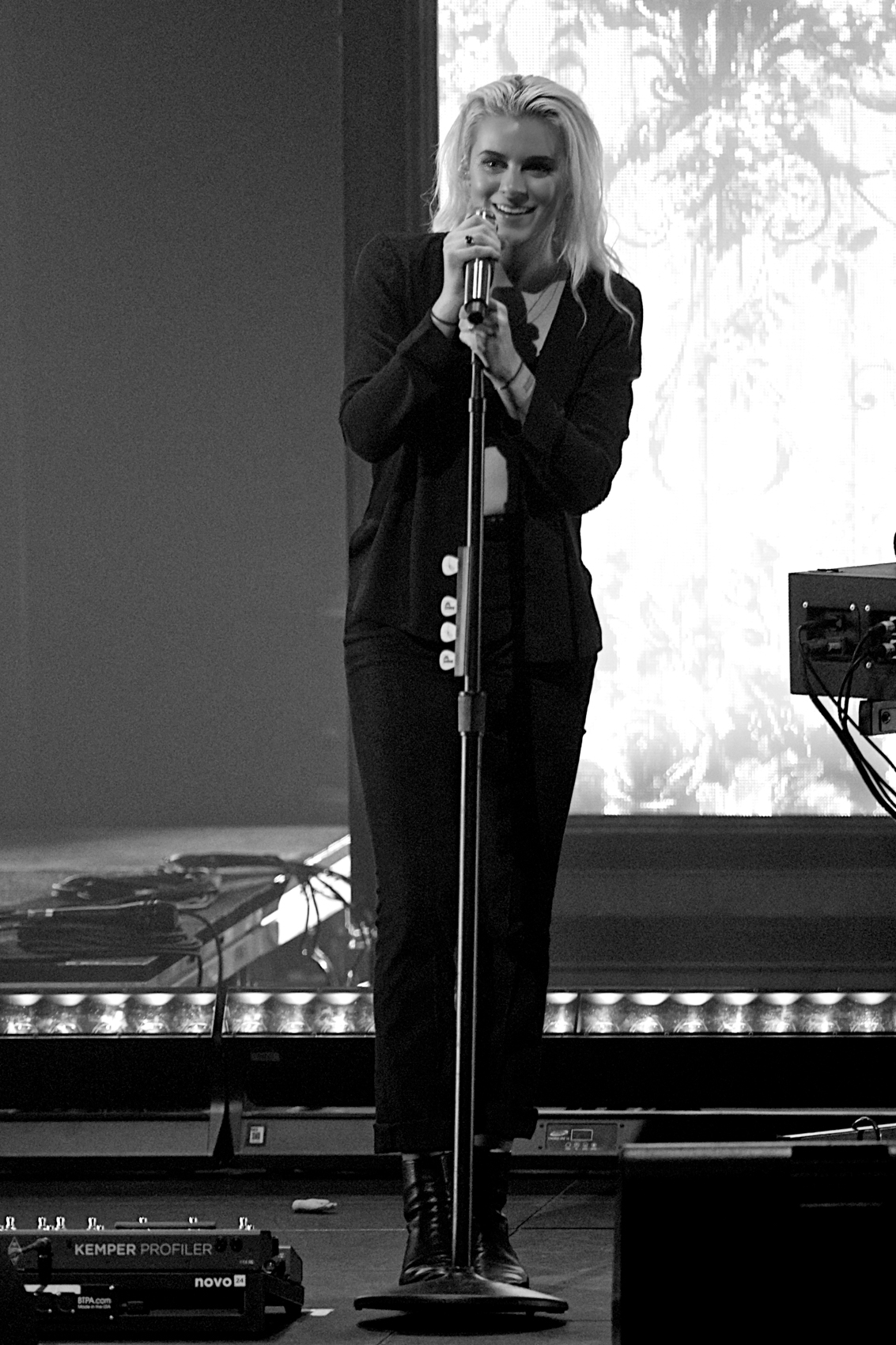 PVRIS
Electric Factory
Philadelphia, Pa
October 8, 2017

DerekBrad.com